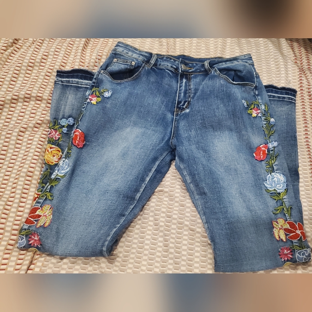 Women's Embroidered Bellbottom Jeans